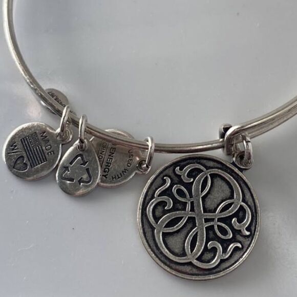 Alex and Ani 2015 Silver Scroll Design Medallion Bracelet! - Picture 2 of 7